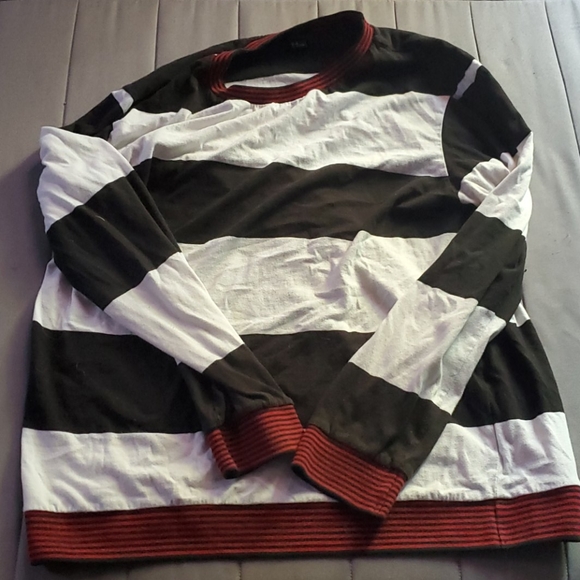 Black and White Stripes - Picture 2 of 2